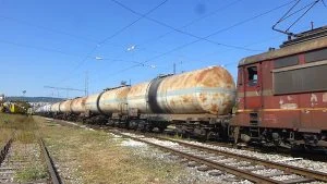 Два товарни влака са се сблъскали между Кремиковци и Световрачане, има пострадали