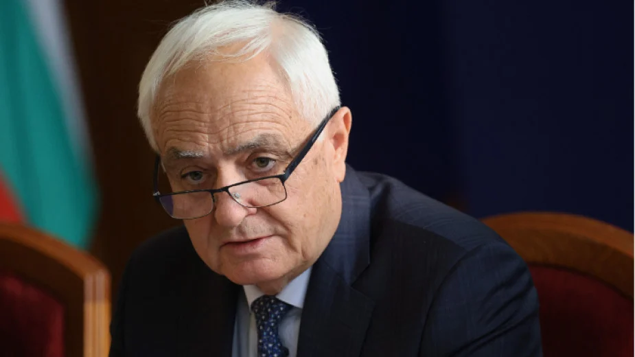 Запрянов, Депутатите изслушват министъра на отбраната и министъра на външните работи за Украйна