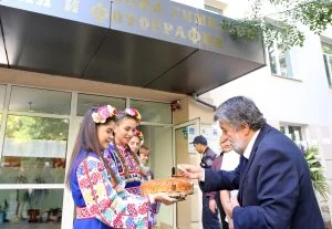 Първи учебен ден - министърът на културата Вежди Рашидов откри новата учебна година в Националната професионална гимназия по полиграфия и фотография