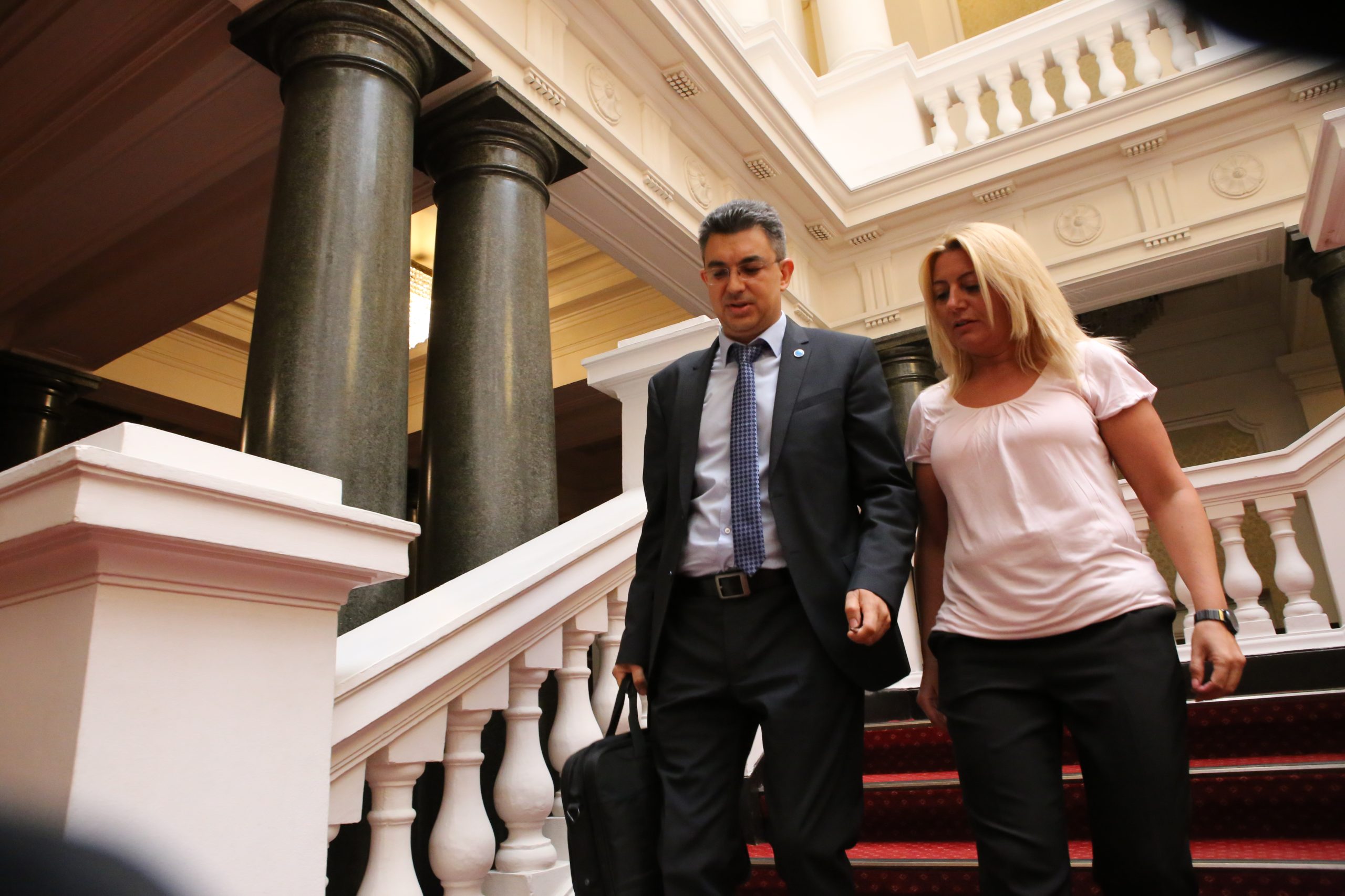 Парламент консултации ИТН Изправи се Пламен Николов