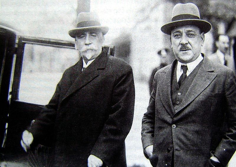 През 1926 г. Андрей Ляпчев и Атанас Буров поемат кормилото на българската държава