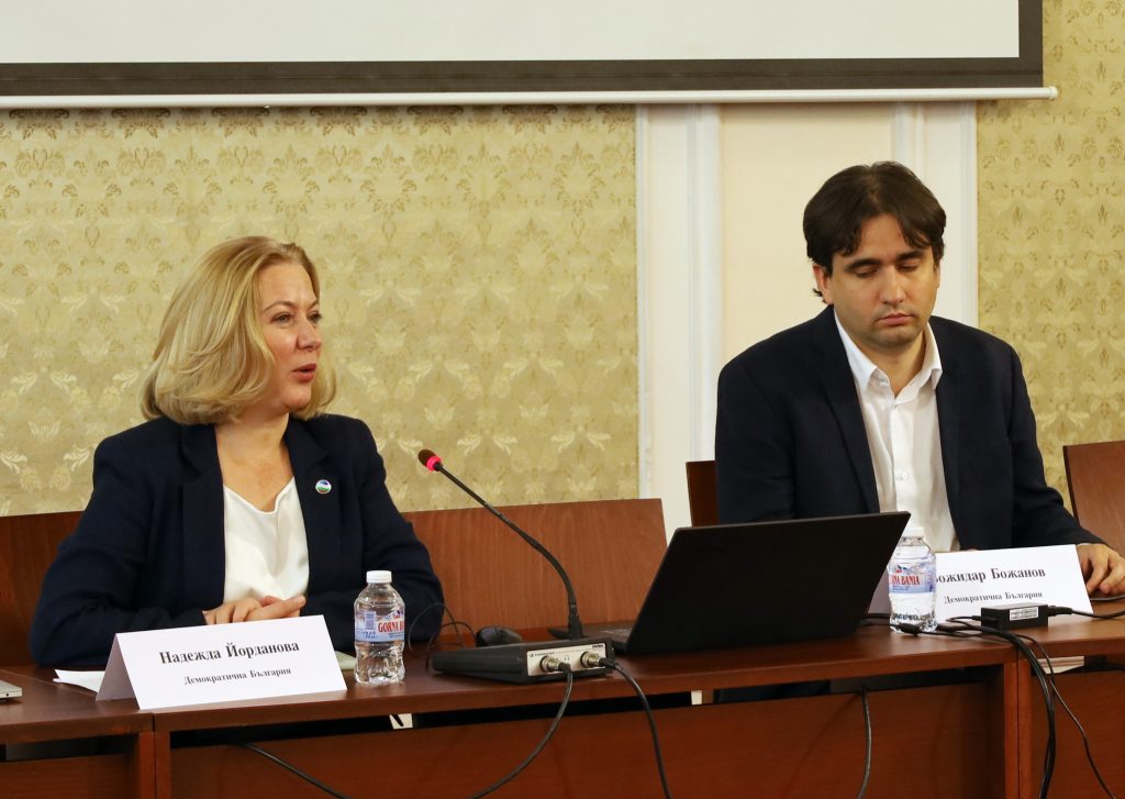 "Демократична България" призова партиите да не тласкат страната към нови избори 3 "Демократична България" призова партиите да не тласкат страната към нови избори