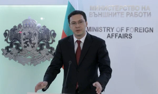 даниел митов