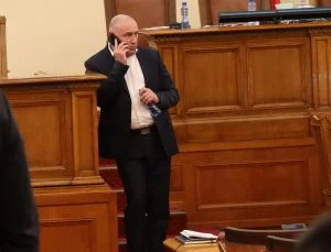 Парламент Любомир Каримански