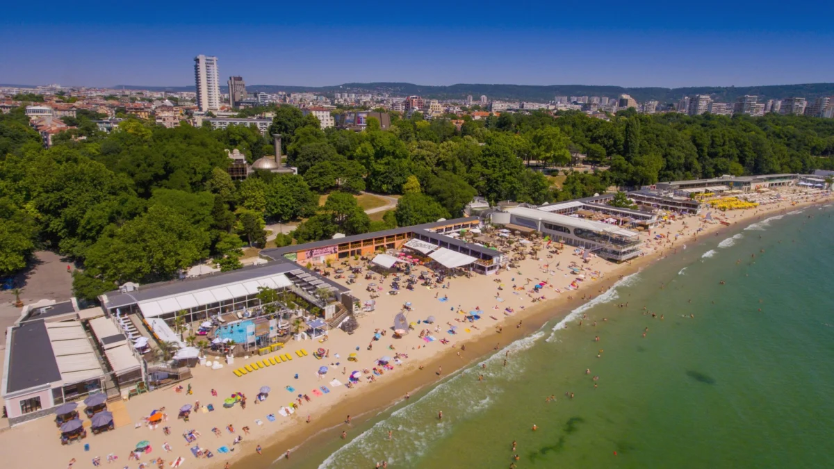 Екоинспекцията установи, че има замърсяване с отпадъчни води на Централния плаж във Варна