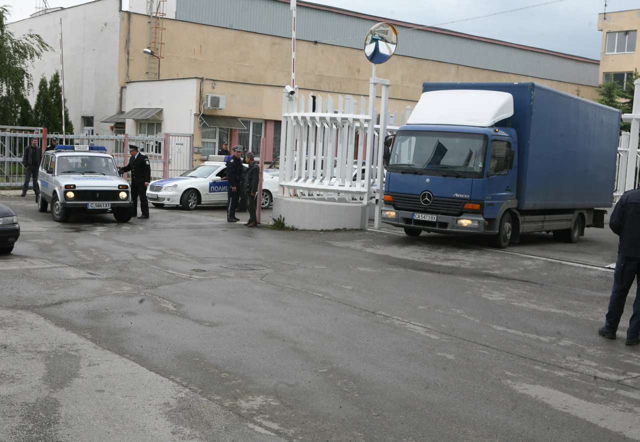 Евроизбори избори охрана с полиция на бюлетини печатница БНБ