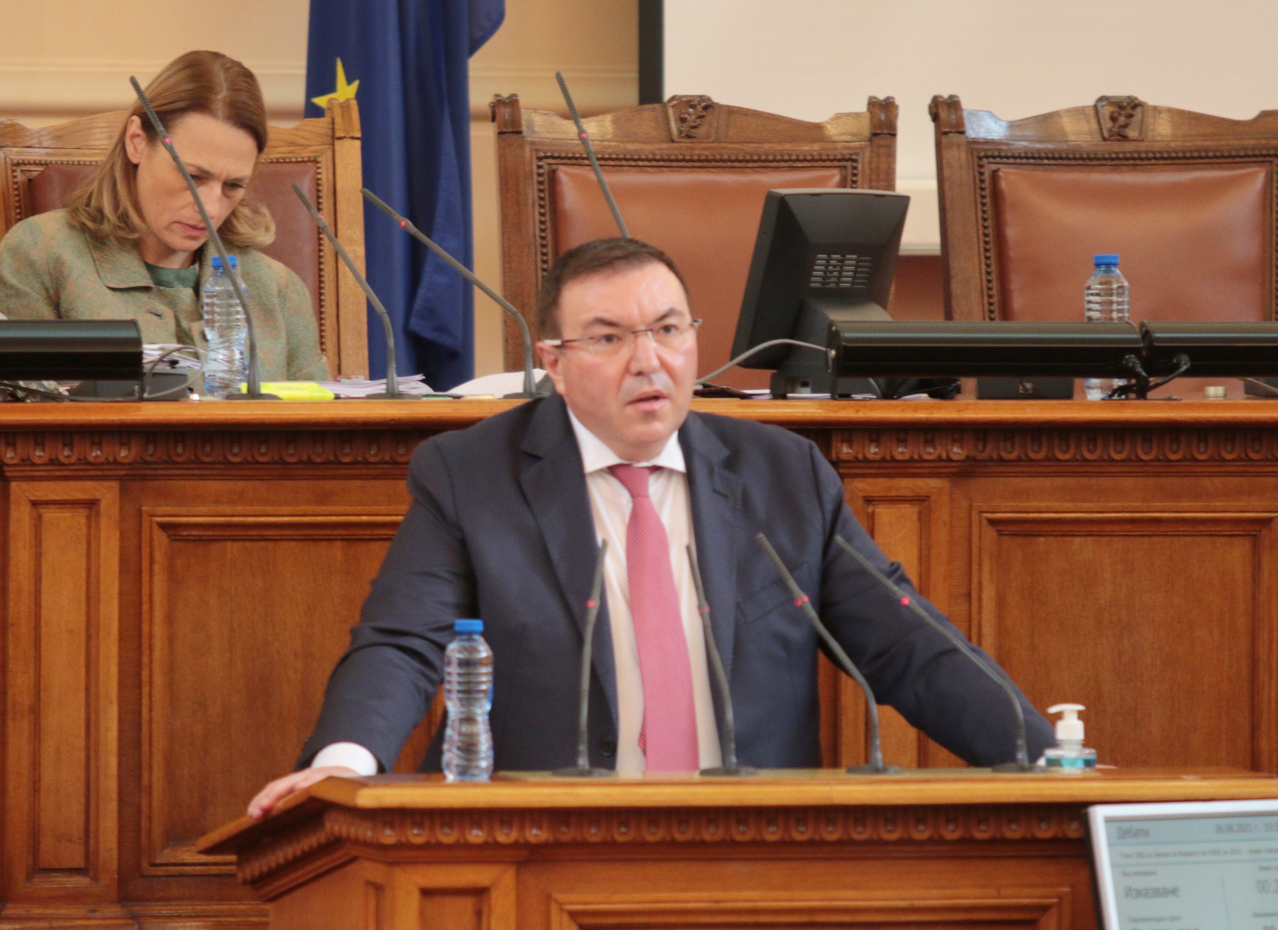 Парламент Костадин Ангелов
