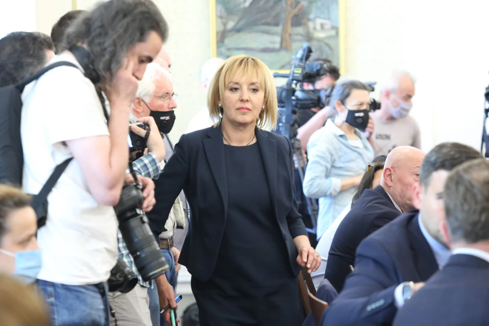 Парламент Мая Манолова