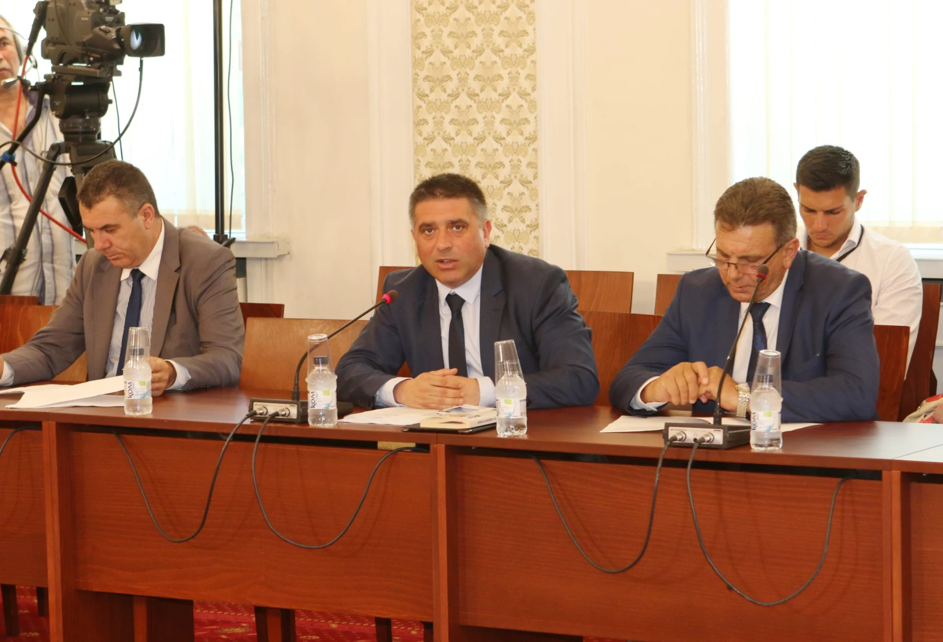 Парламент комисия по икономическа политика изслушване на членове на КЗК  Данаил Кирилов