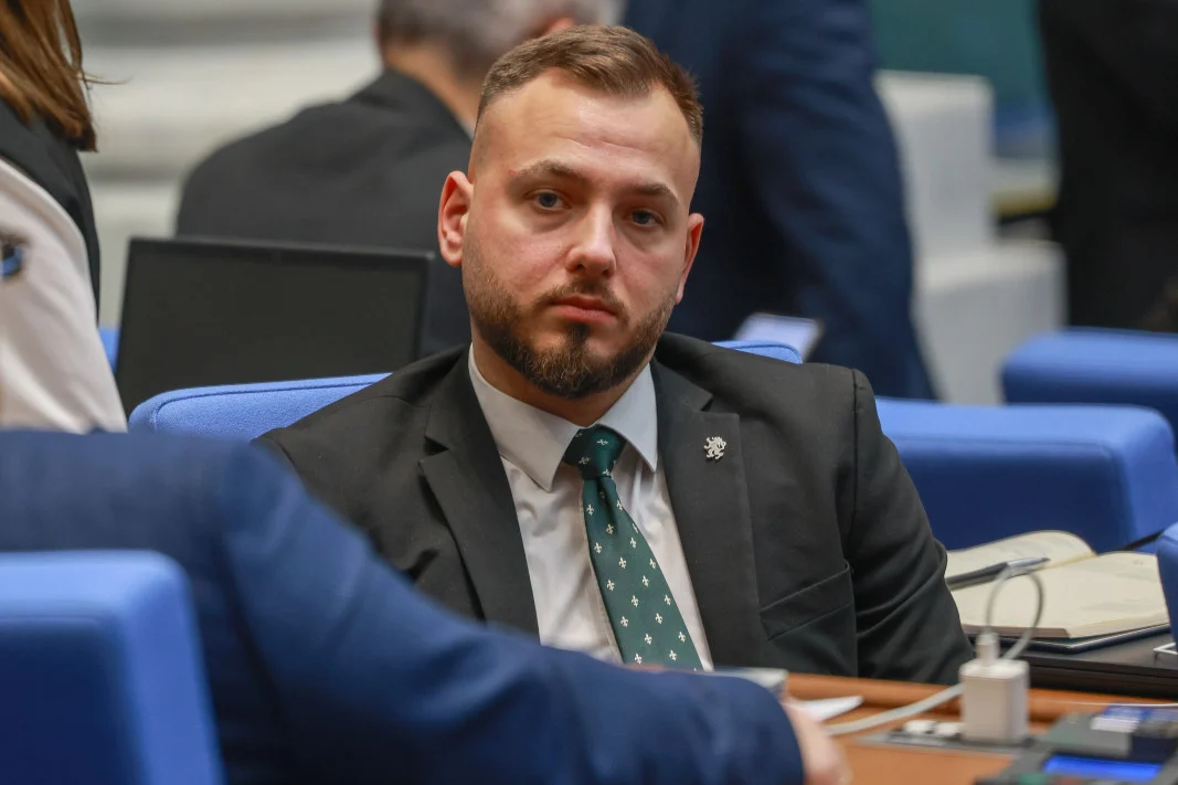 От трибуната на Народното събрание депутатът от Възраждане Георги Хрисимиров