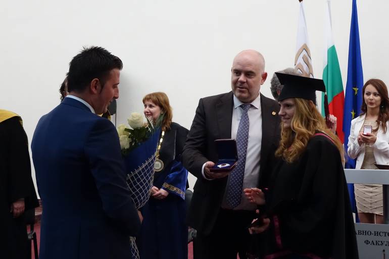гешев студенти