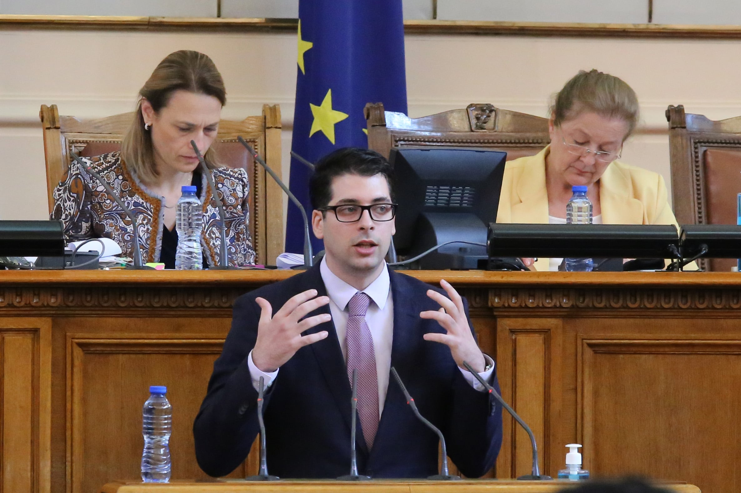 Парламент Атанас Пеканов