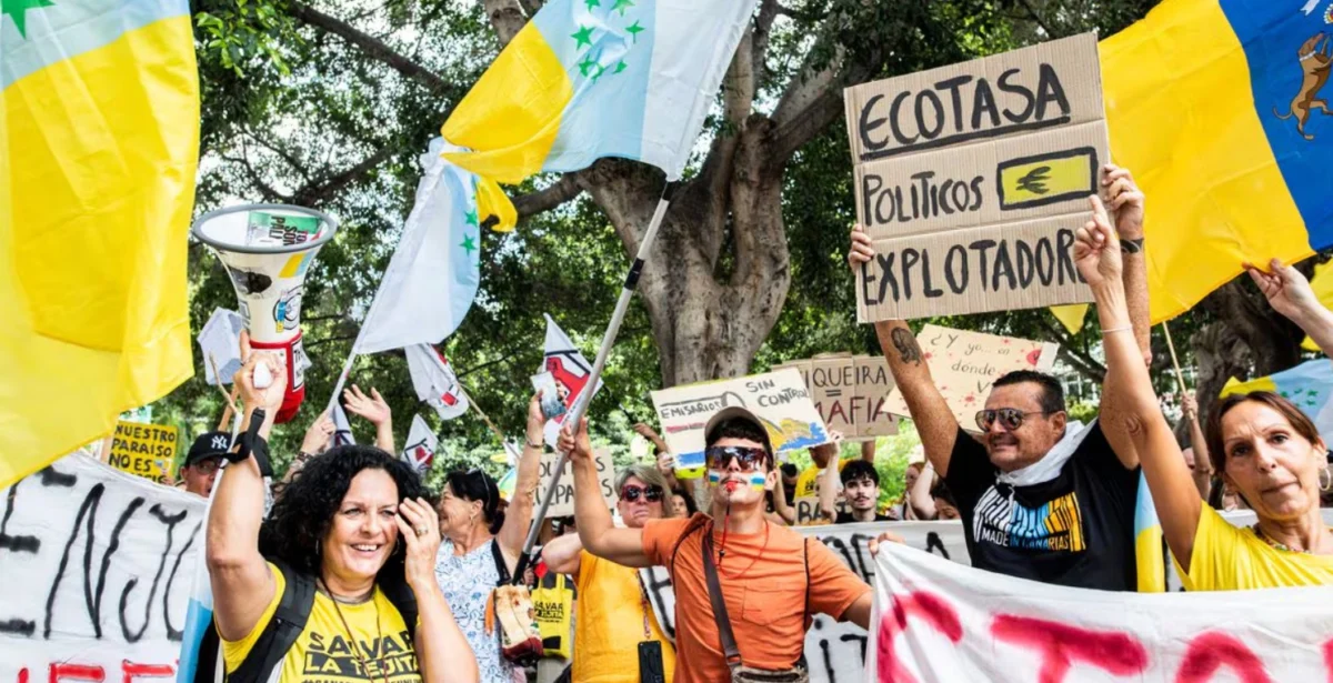 Испания на война с Airbnb 1 Част от протестиращите на Канарските острови.