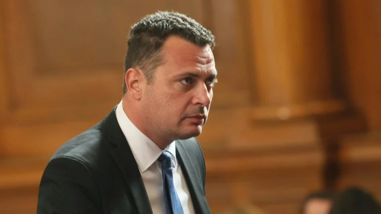 Иван Ченчев напусна партията на Корнелия Нинова "Непокорна България"