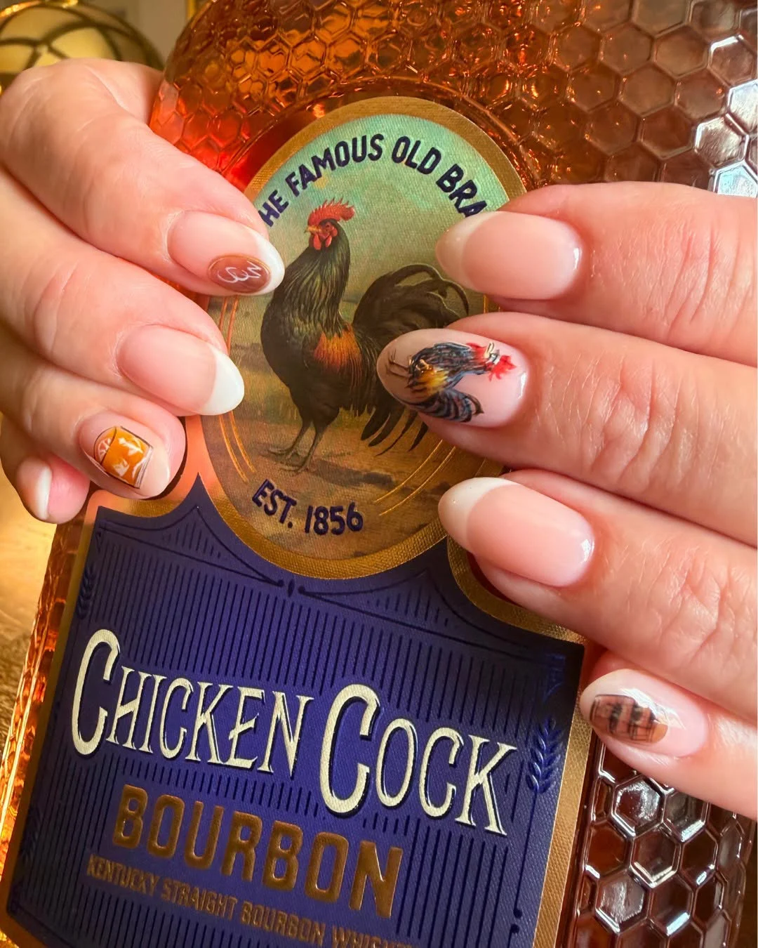 Chicken Cock Whiskey отбелязва 170-ия си юбилей с уиски в декантер с формата на петел