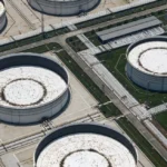 Пекин е наредил на водещите местни рафинерии да спрат износа на дизел и бензин