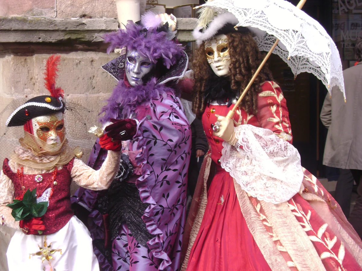 cqlo semeistvo na carnavala