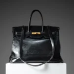 Оригиналната чанта Hermès на Джейн Бъркин отива на търг в Париж