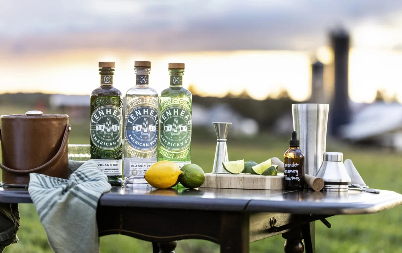 Knowlton House Distillery предлага TenHead : водка и джин от мляко