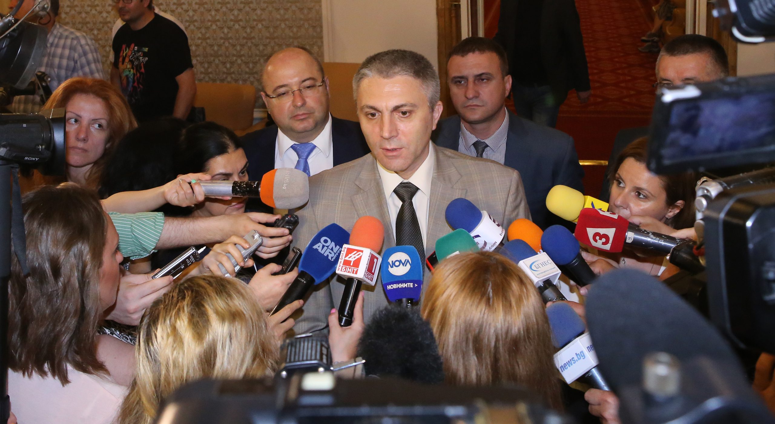 Парламент Четин Казак