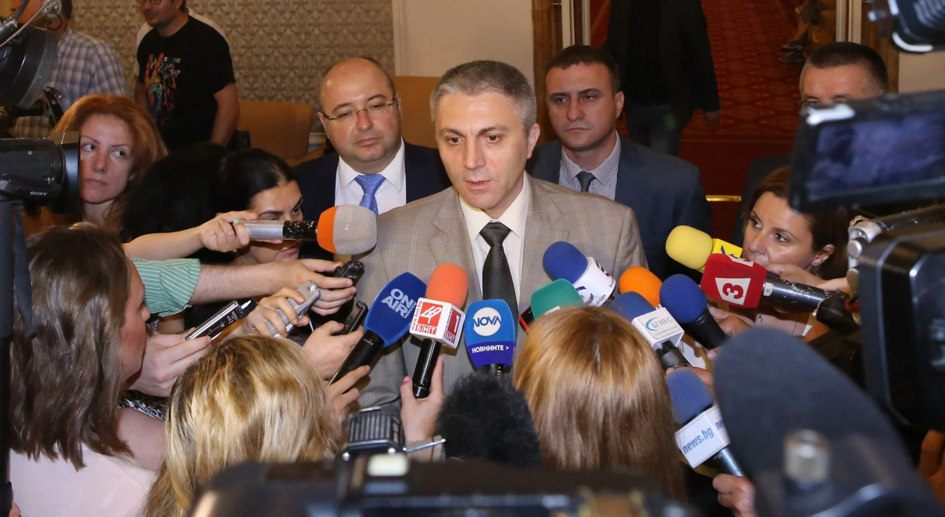 Парламент Четин Казак