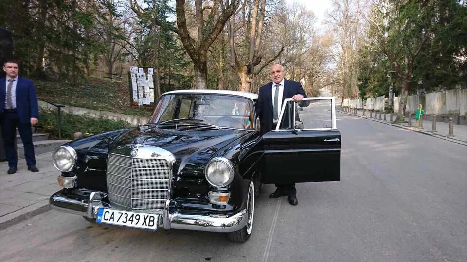 Бойко Борисов отива да гласува - мерцедес