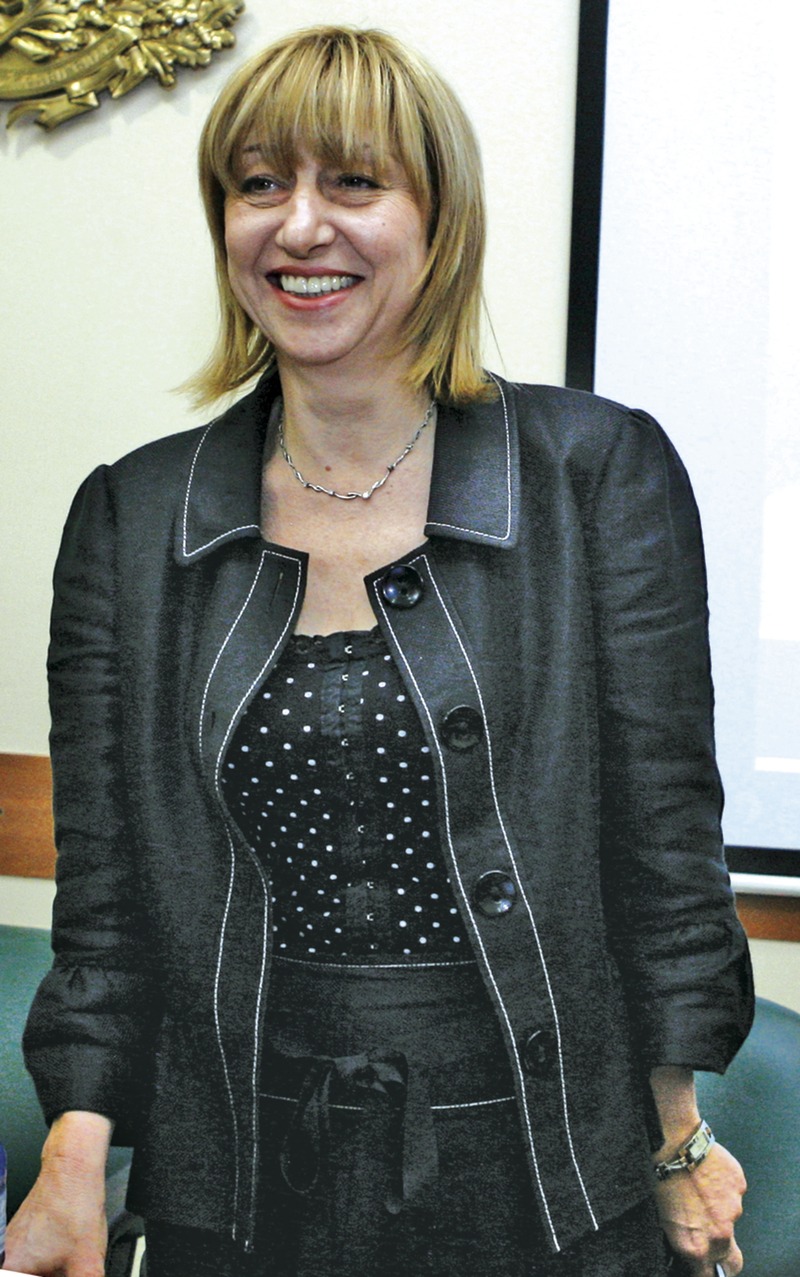 Анелия Клисарова
