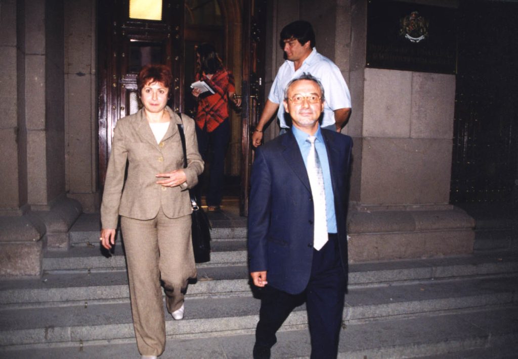 Скандал: Как ялова листа става ключова - еп. 26, 2001 г. 9 Емел Етем