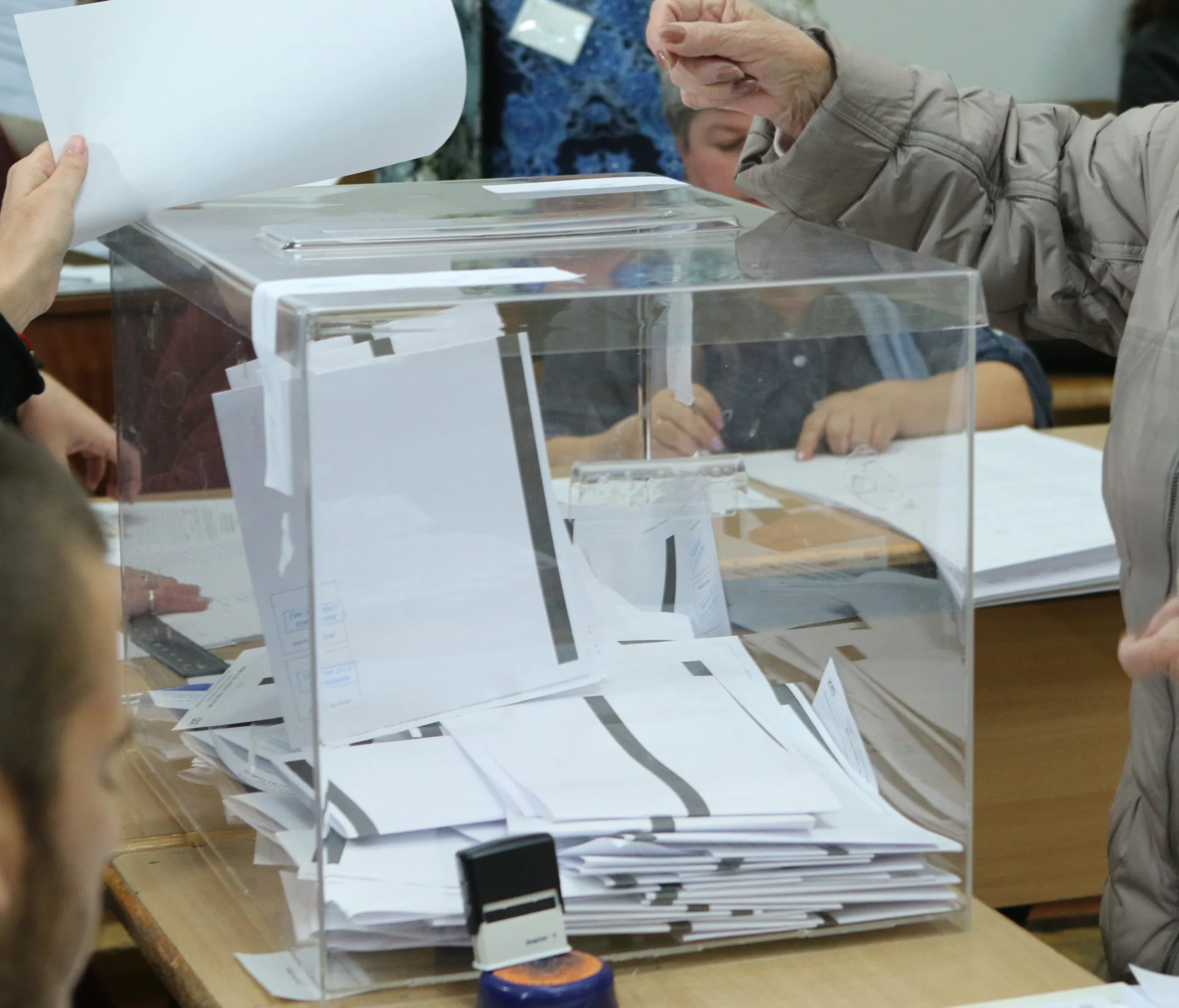 Местни избори 2015 гласуване бюлетини гласоподаватели