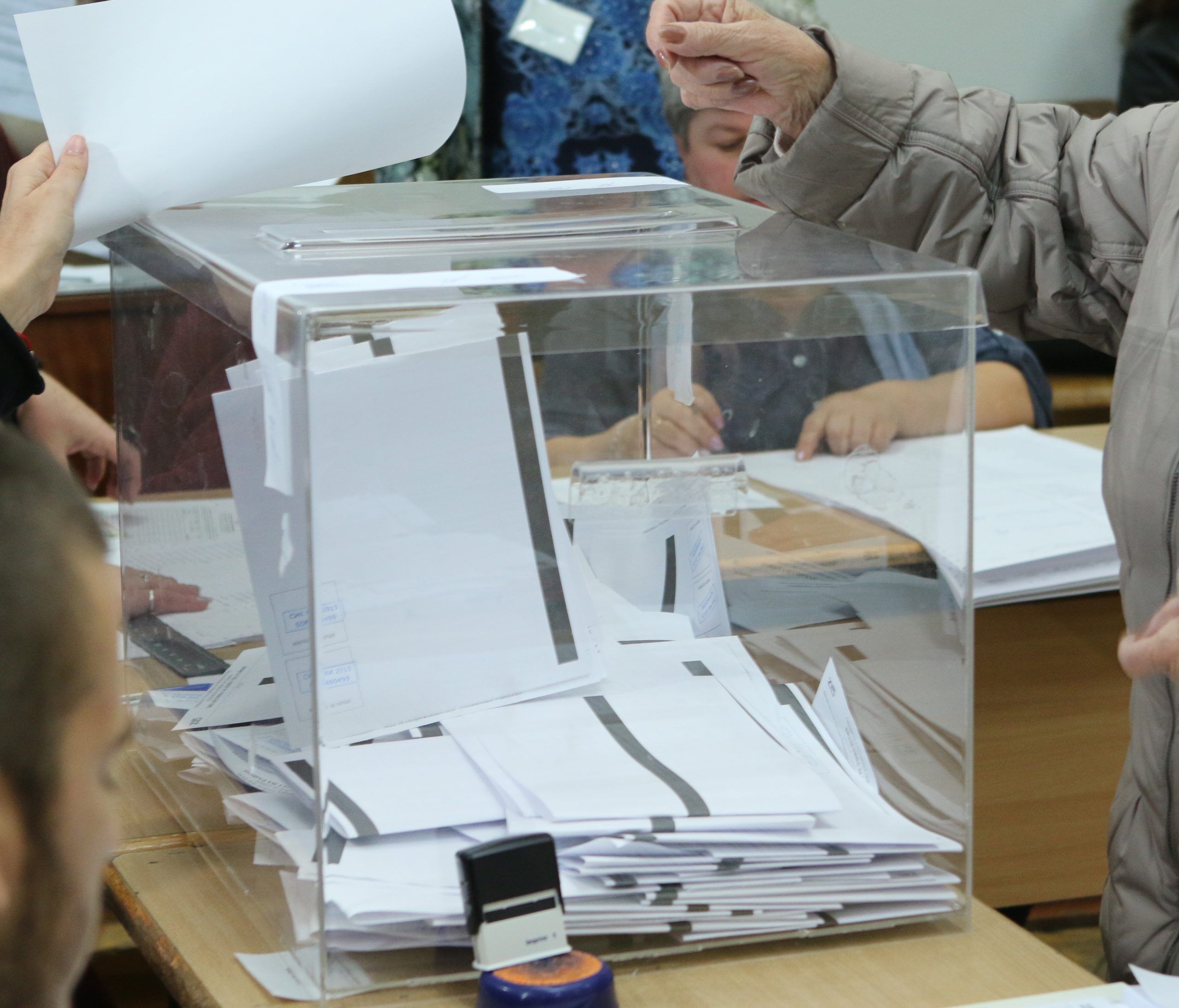 Местни избори 2015 гласуване бюлетини гласоподаватели
