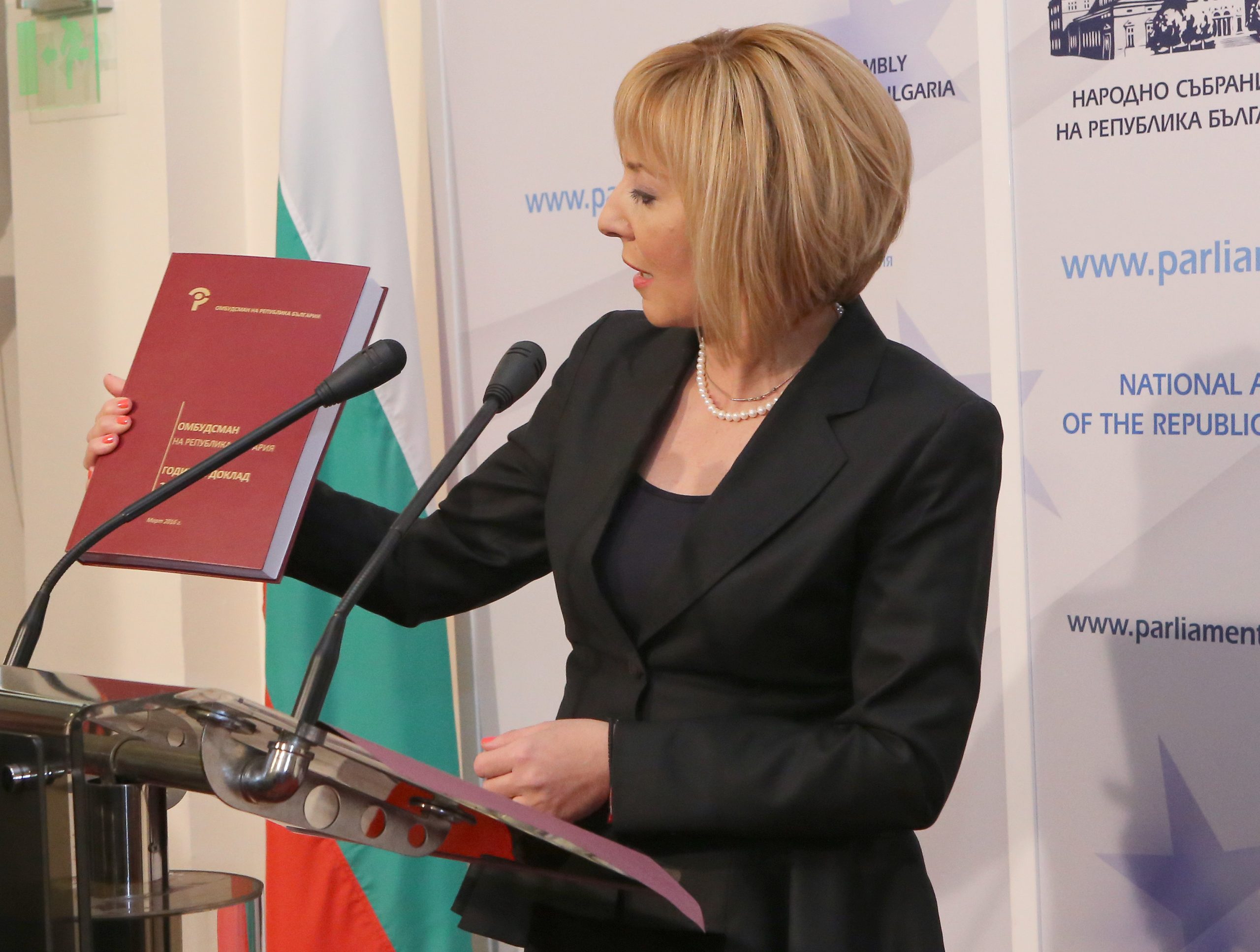 Парламент Мая Манолова омбудсман