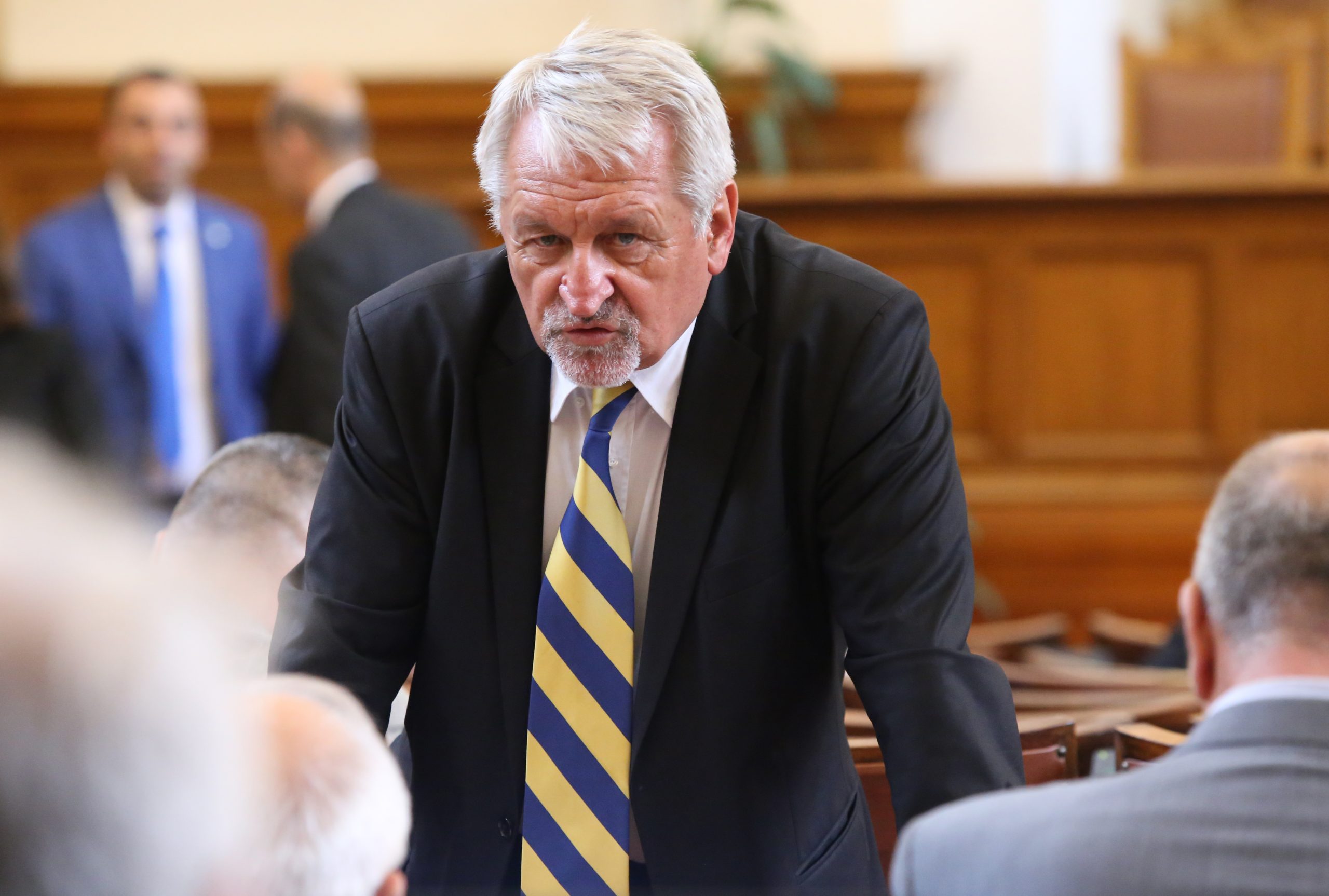 Парламент Иван Хиновски