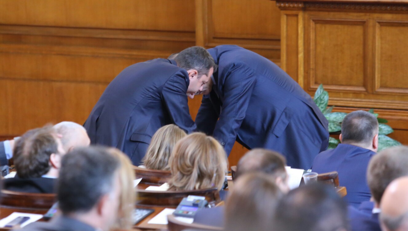 Парламент Делян Добрев
