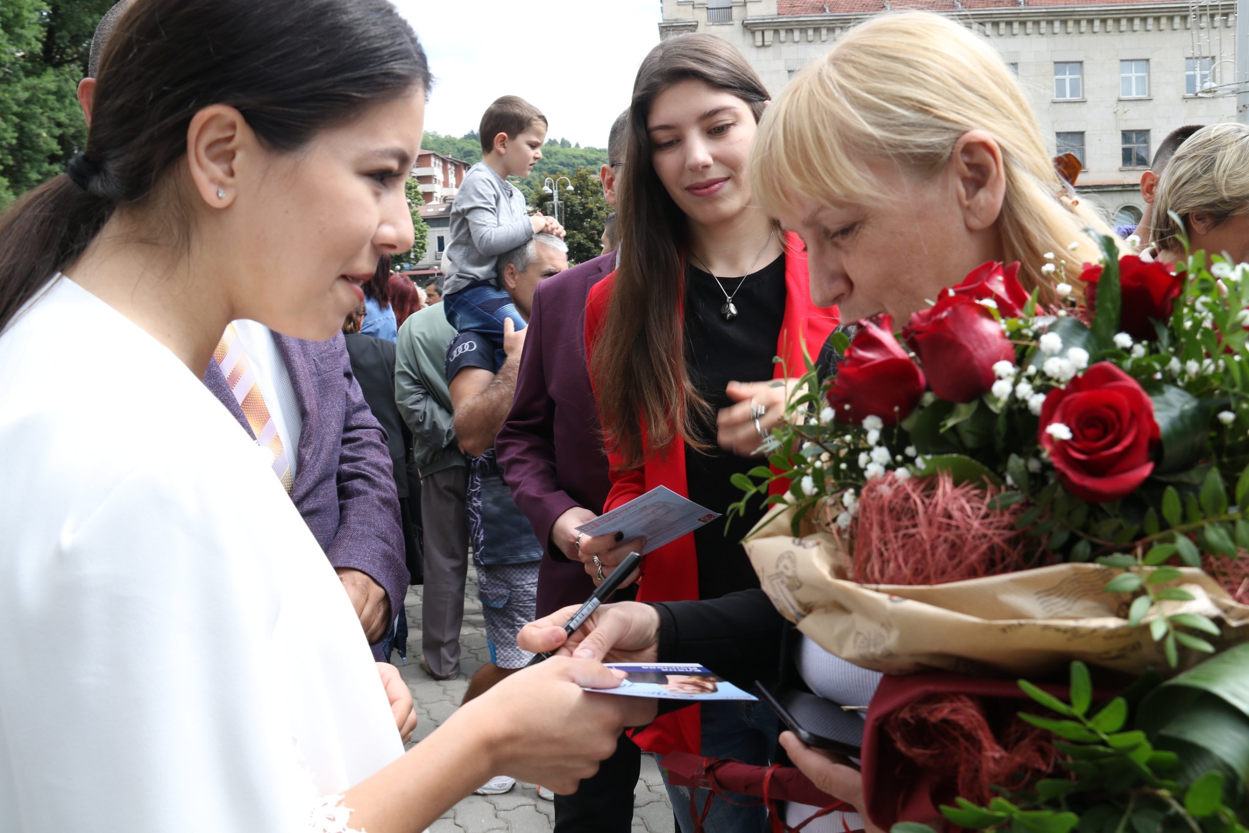 Елена Йончева