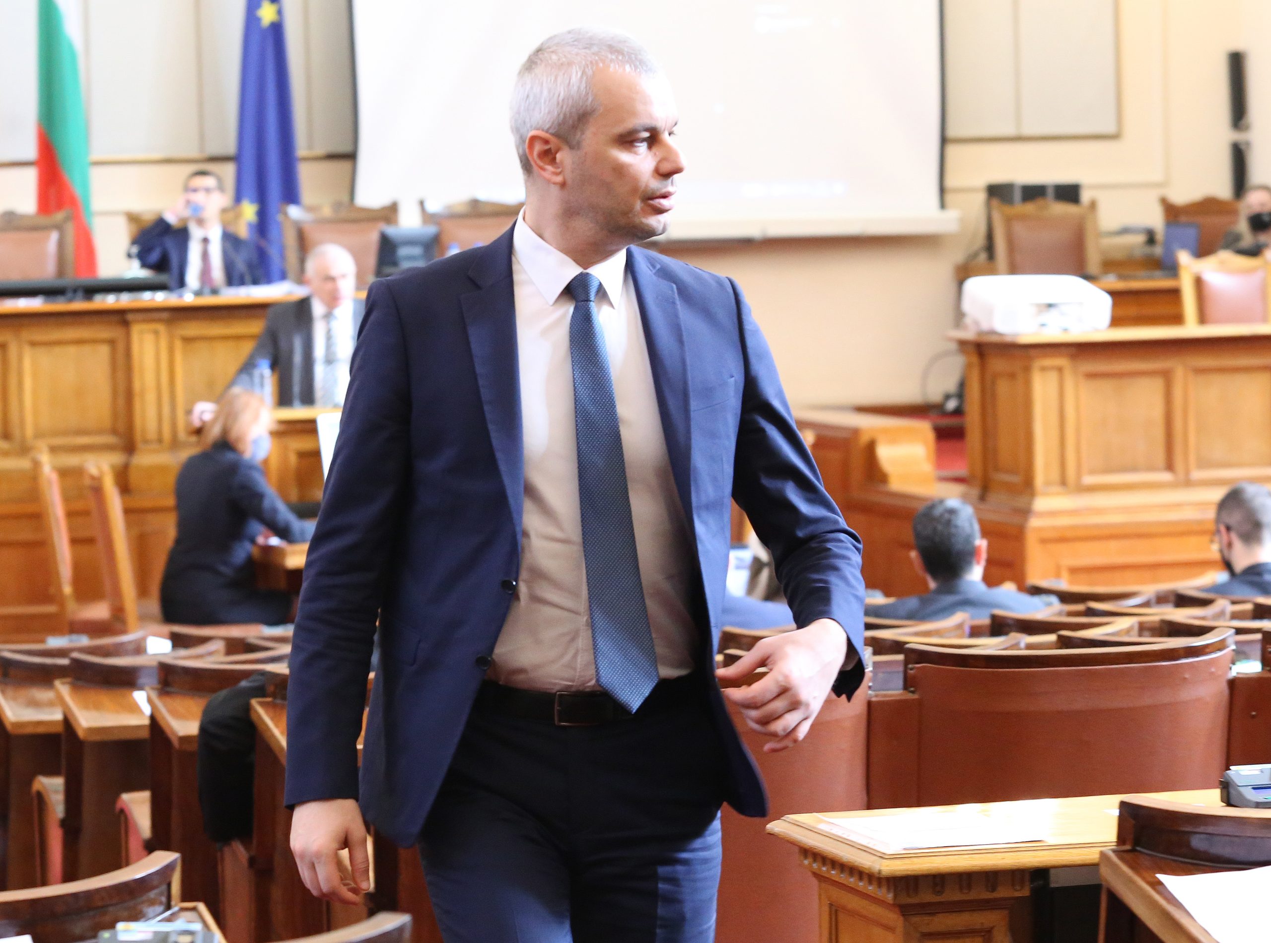 Парламент Костадин Костадинов