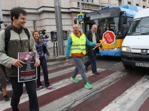 На пешеходната пътека при Софийския университет „Св. Климент Охридски“ на бул. „Васил Левски“