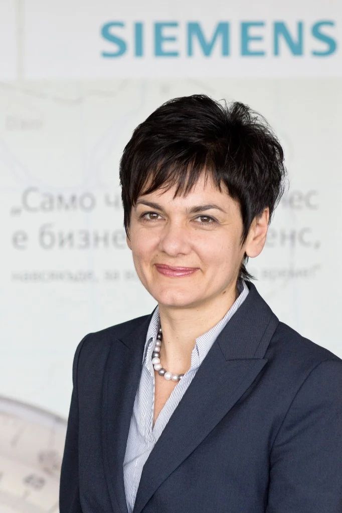 Боряна Манолова е главен изпълнителен директор на Siemens България от 2009 г.