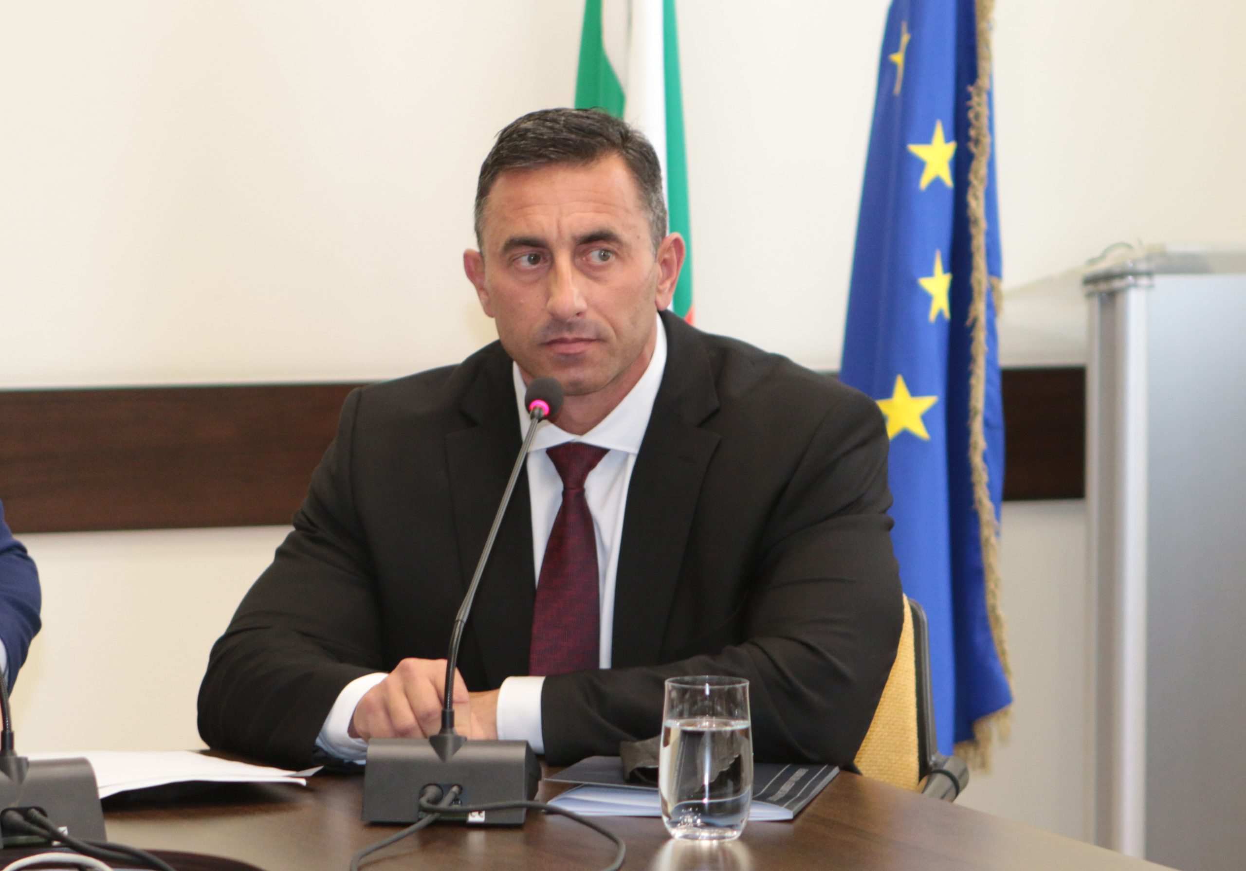 Правителството предлага Румен Спецов за особен търговски управител на „Лукойл Нефтохим“