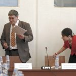 Управителят на здравната каса д-р Пламен Цеков трябва да си търси стотици милиони от бюджета.