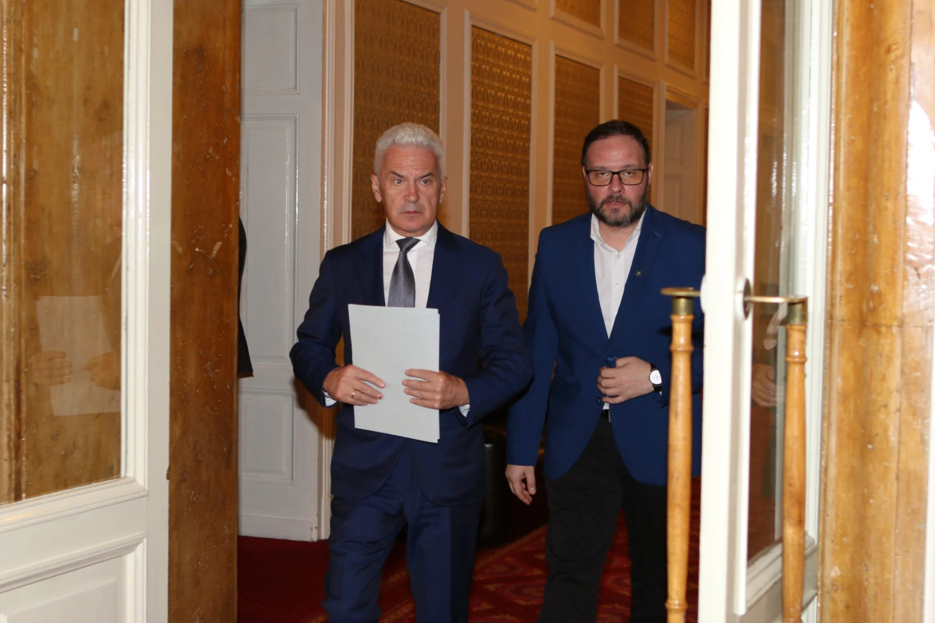 Парламент трибунка Атака Волен Сидеров Чуколов