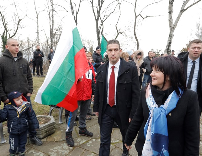 Цвета Караянчева 3 март връх Шипка