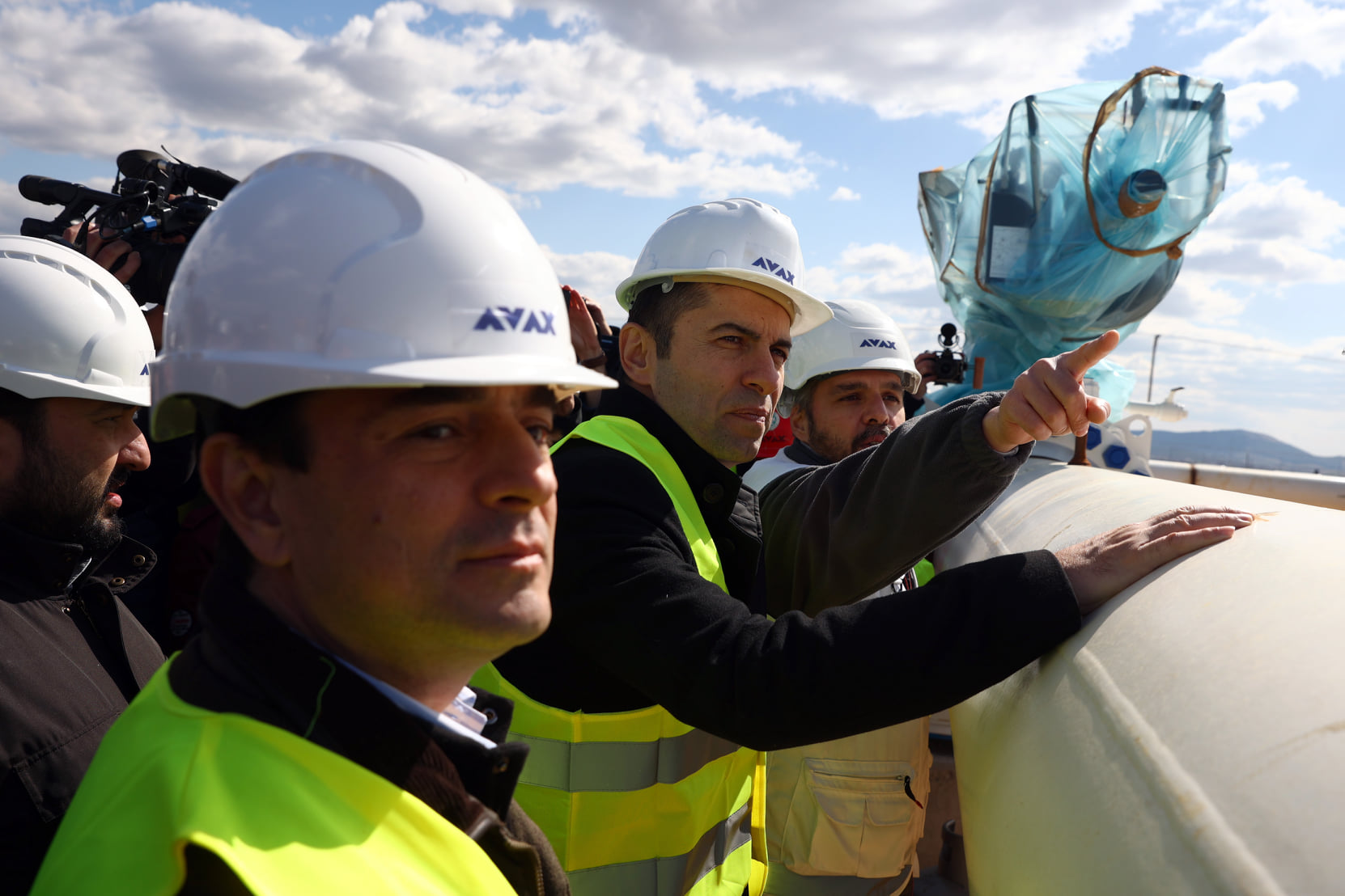 Кирил Петков инспектира газовата връзка с Гърция в Комотини
