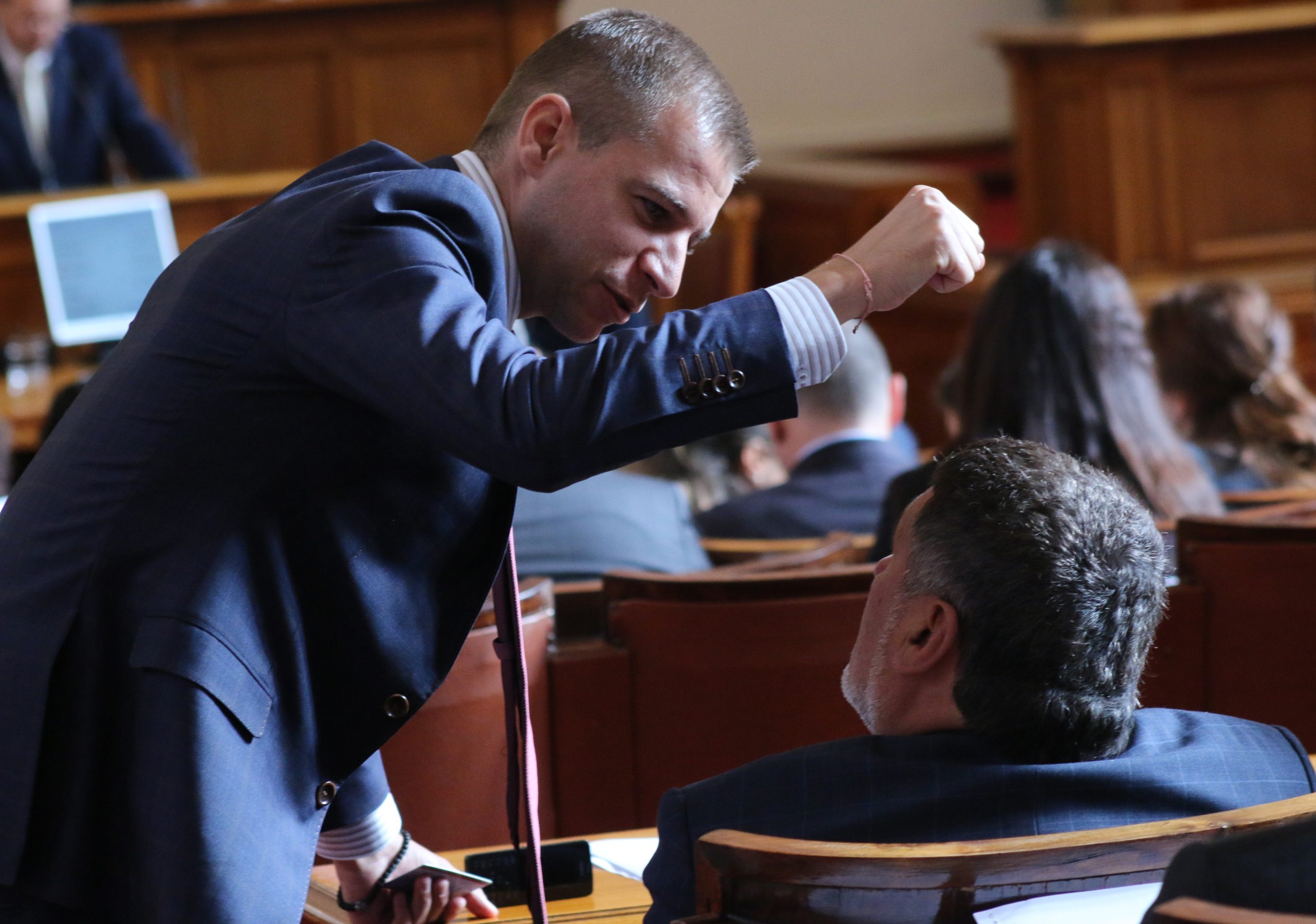 Парламент избор на нови министри