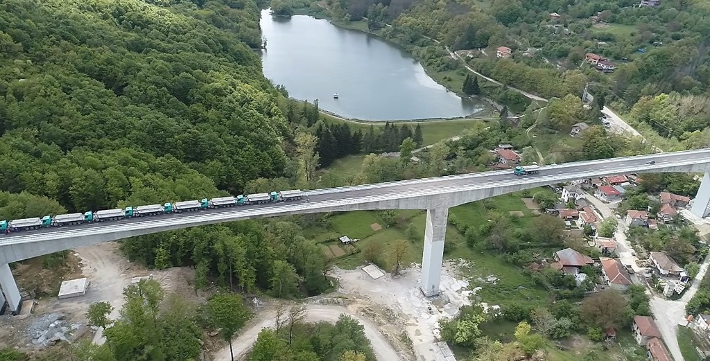 обходния път на Габрово. В отсечката е най-голямото изграждано досега у нас стоманобетоново мостово съоръжение