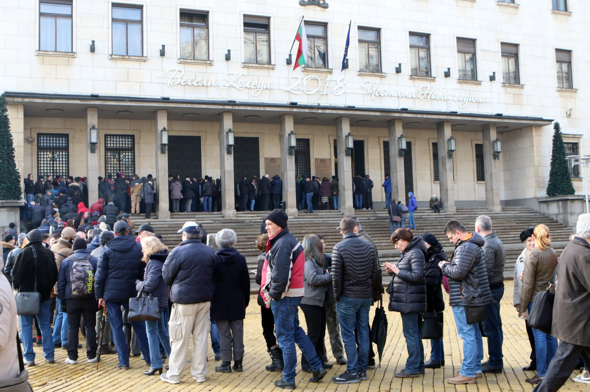 Опашка пред БНБ за новата монета за председателството на България на ЕС.....