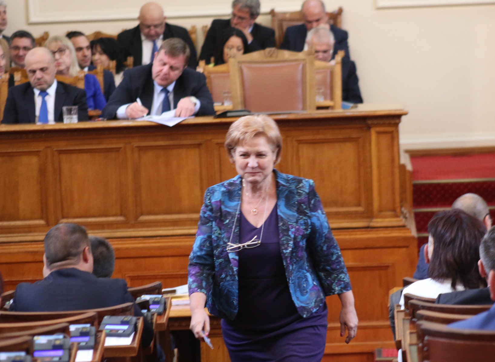 Парламент вот на недоверие Менда Стоянова