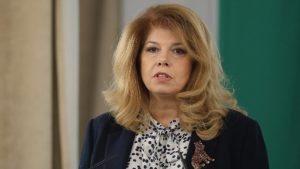 Вицепрезидентът Илияна Йотова подкрепя протеста на университетските преподаватели