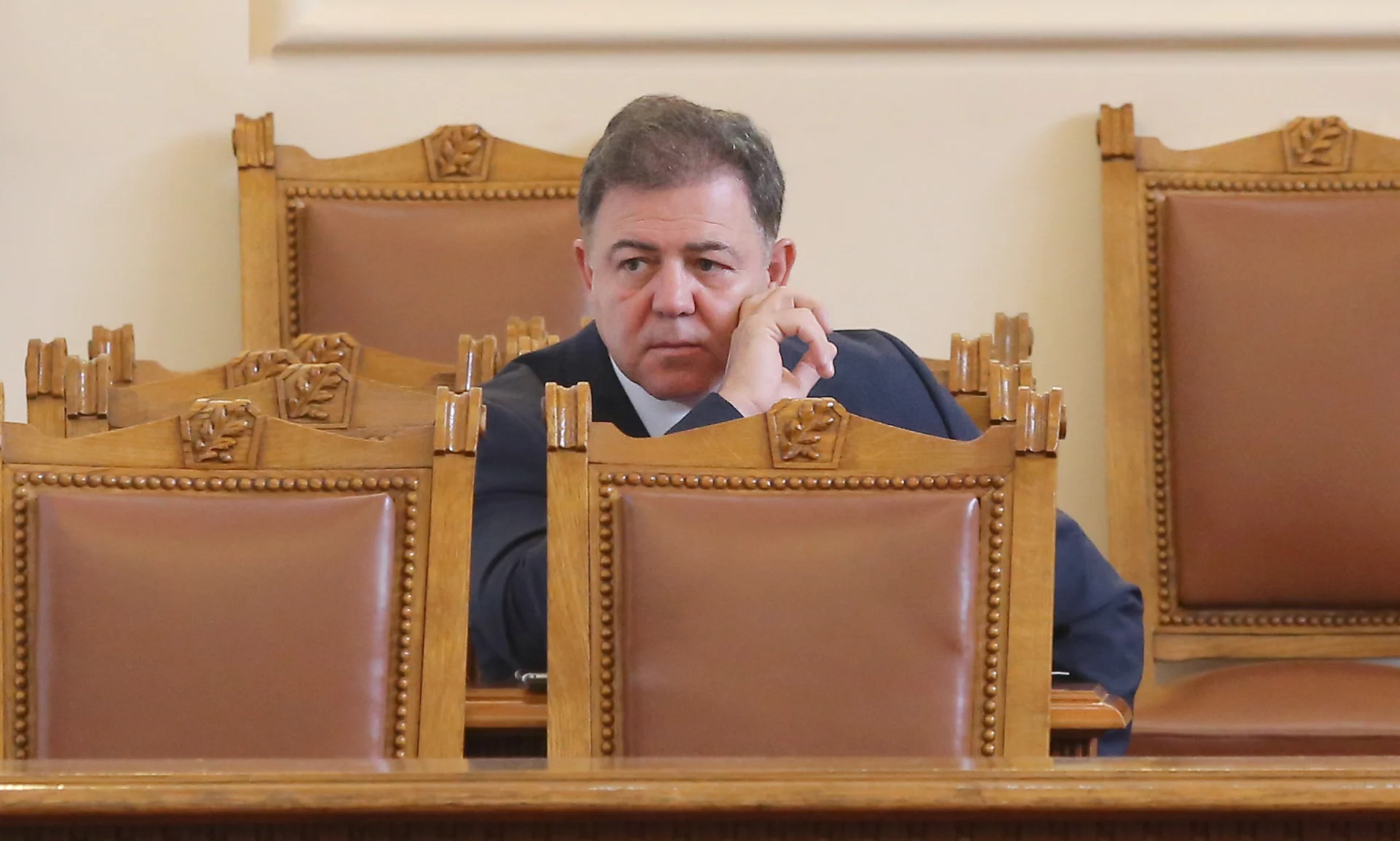 Парламент Николай Ненчев