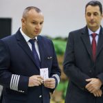 Министърът на транспорта Георги Гвоздейков връчи свидетелствата за правоспособност на първиге шестима пилоти на медицински хеликоптери.