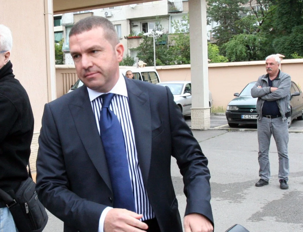 Менков